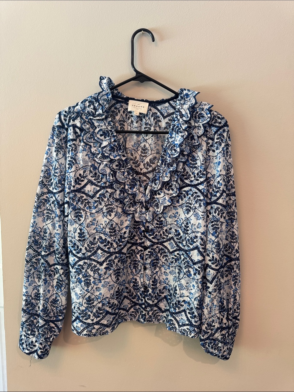 Ruffled V-Neck Floral Blouse in Navy and White